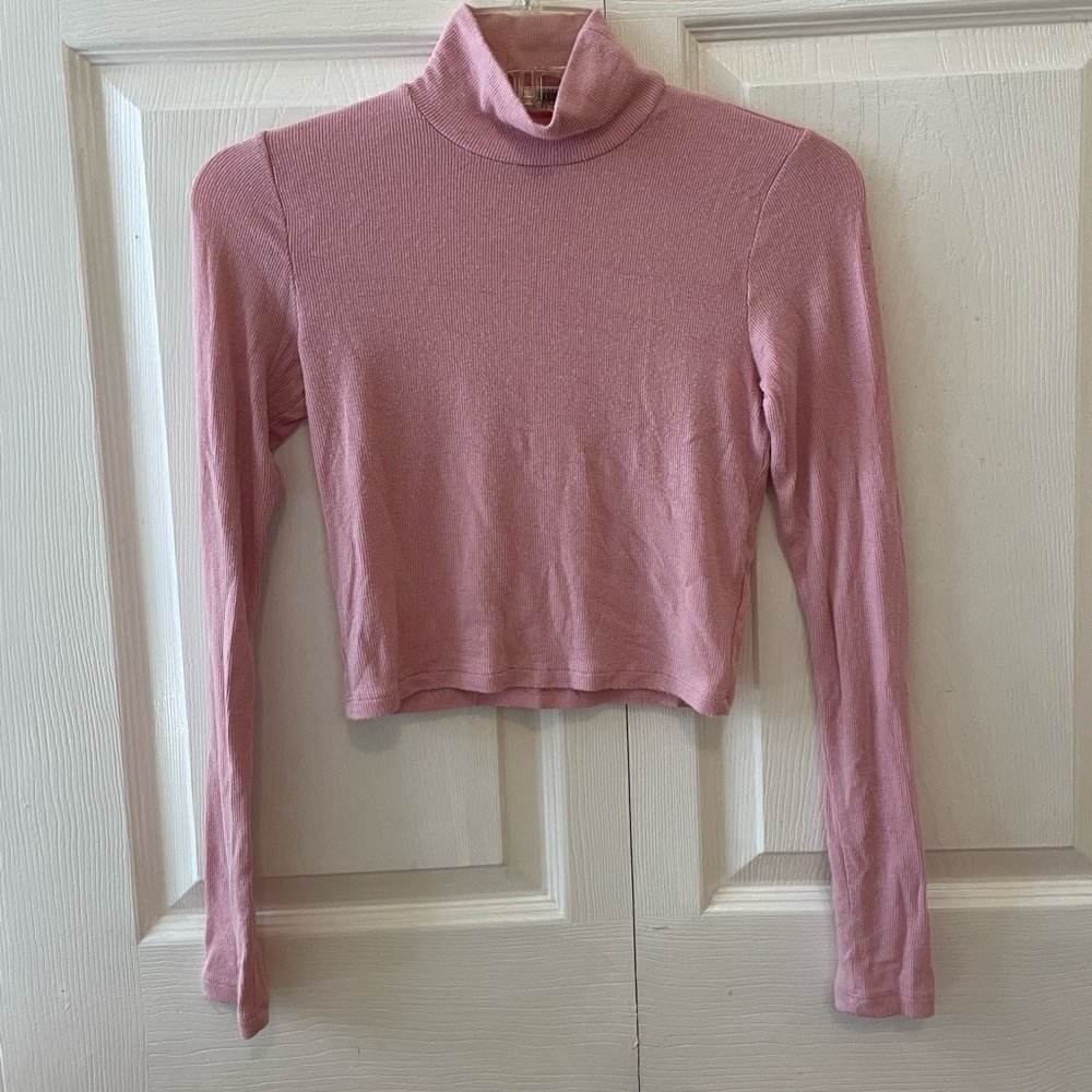 Aritzia Wilfred free mock neck, long sleeve, cropped tee